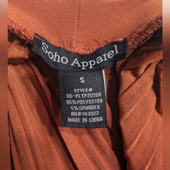 Soho Apparel Rust Orange Pleated Maxi Skirt Boho Flowy Size Small - Picture 7 of 7